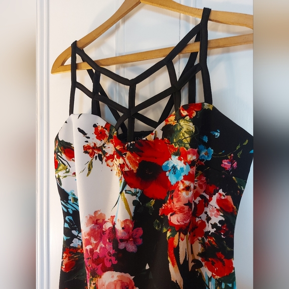 Venus Dress HOT! - Picture 2 of 5